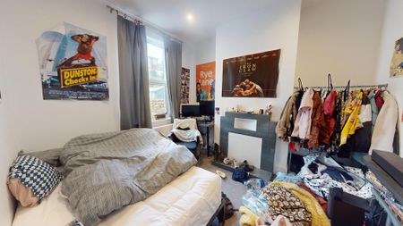 4 bedroom terraced house to rent - Photo 4