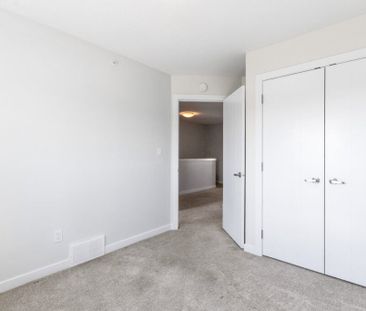 Edmonton Unfurnished townhouse Rental in Hamptons - Spacious UNFURN... - Photo 3