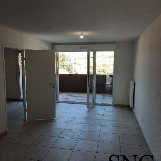 T2 AVEC LOGGIA ET DEUX PARKINGS COUVERTS - Photo 1