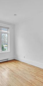 Ce vaste logement 6½ se distingue par sa luminosité et ses plafonds de 9 pieds : - Photo 3