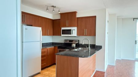 For Lease - 8 Rosebank Drive Unit# 15L, Toronto, Ontario - Photo 5