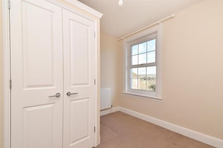 3 bedroom end of terrace house to rent - Photo 2