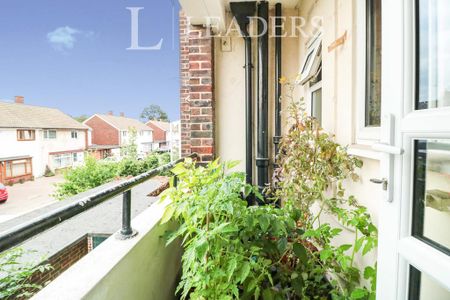 2 bedroom flat to rent - Photo 5