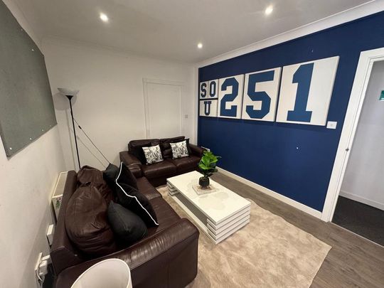 4 bedroom flat to rent - Photo 1