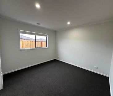 Modern Brand New 4BR Home Perfect for Families – Dual Living + Alfr... - Photo 1