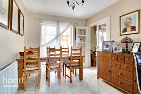 4 bedroom semi-detached house to rent - Photo 3