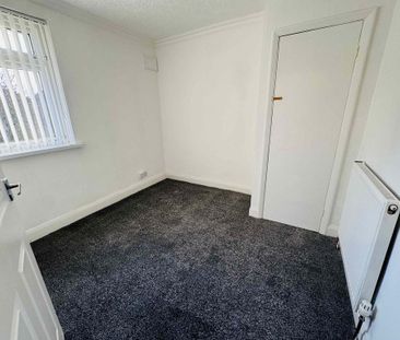 2 bedroom end of terrace house to rent - Photo 4