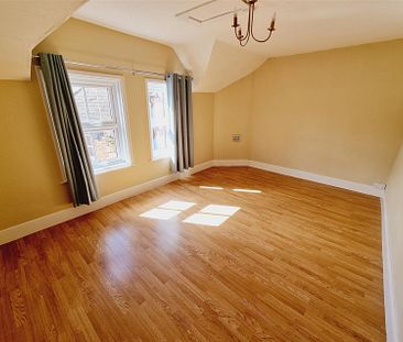 1 Bedroom Flat to Rent in Flat 1, High Street, Rushden, Northants, NN10 - Photo 1