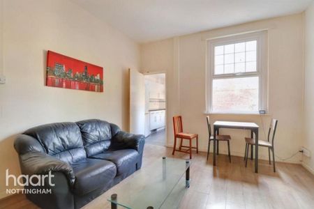 1 bedroom in a house share to rent - Photo 2