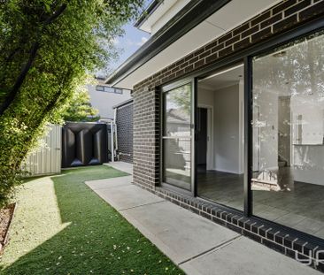 Stylish & Contemporary Townhouse in Prime Werribee Location - Photo 1