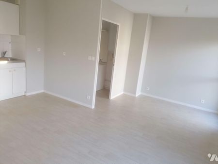 A louer sur NOYAL CHATILLON SUR SEICHE - un studio de 27 m², lumineux, situé au premier étage d... - Photo 3