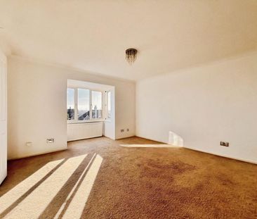 Bradleigh Avenue, Grays, RM17 - Photo 3