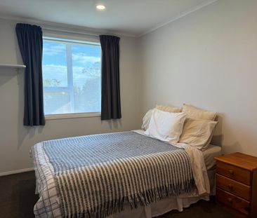 3-Bedroom Home in Prime Pakuranga Location - Photo 1