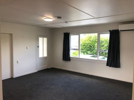 Tidy family home - Photo 3