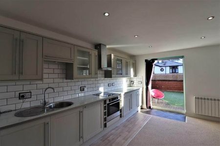 2 bedroom House to rent - Photo 2