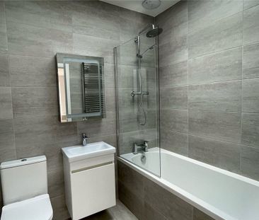 Chester Avenue, Twickenham, TW2 6AG - Photo 1