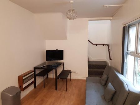 1 bedroom ground floor maisonette to rent - Photo 3
