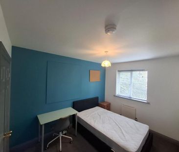 6 bedroom end of terrace house to rent - Photo 5