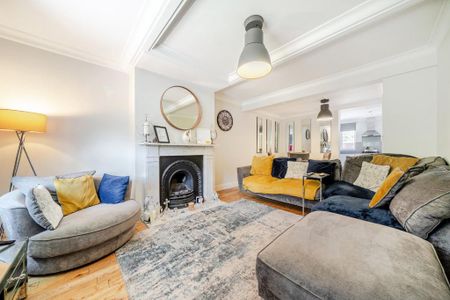 3 bedroom end of terrace house to rent - Photo 2