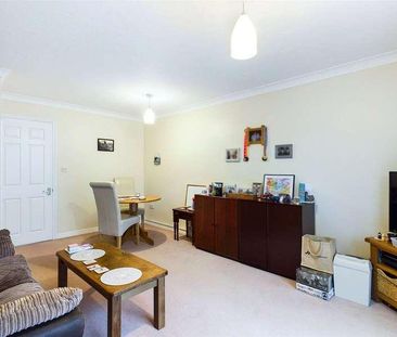 Marketing Card, Horseshoe Crescent, Burghfield Common, Reading, RG7 - Photo 2