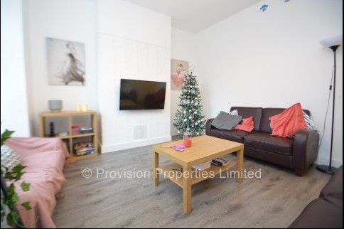 5 Bedroom Properties in Headingley - Photo 1