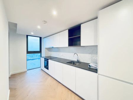 1 bedroom flat in London - Photo 4