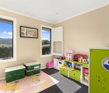 Stunning Family Home - Photo 4