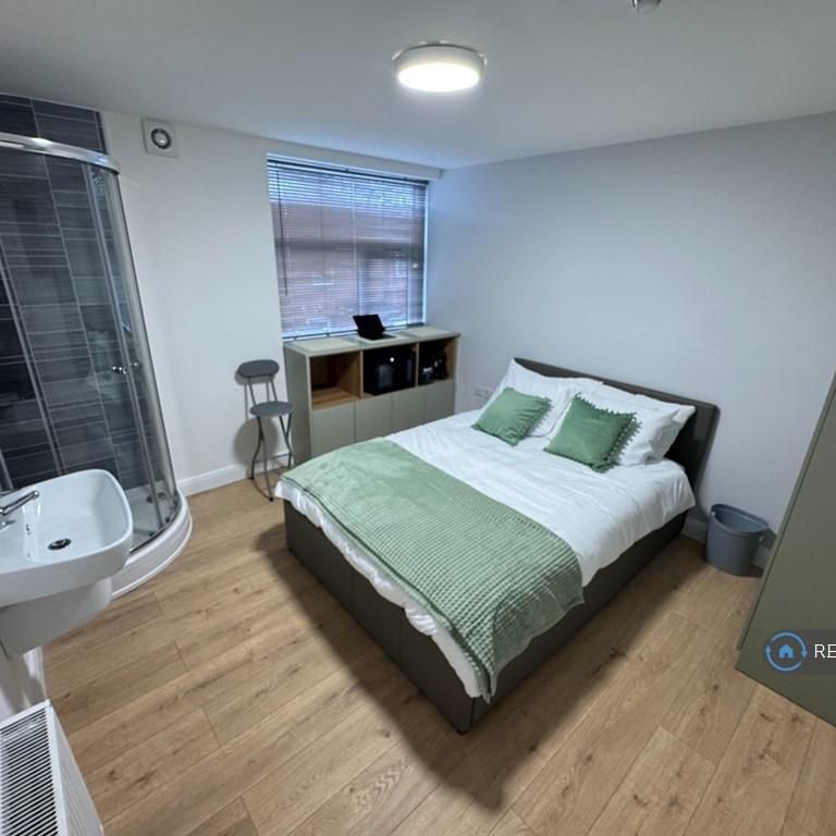 1 bedroom in a house share to rent - Photo 1