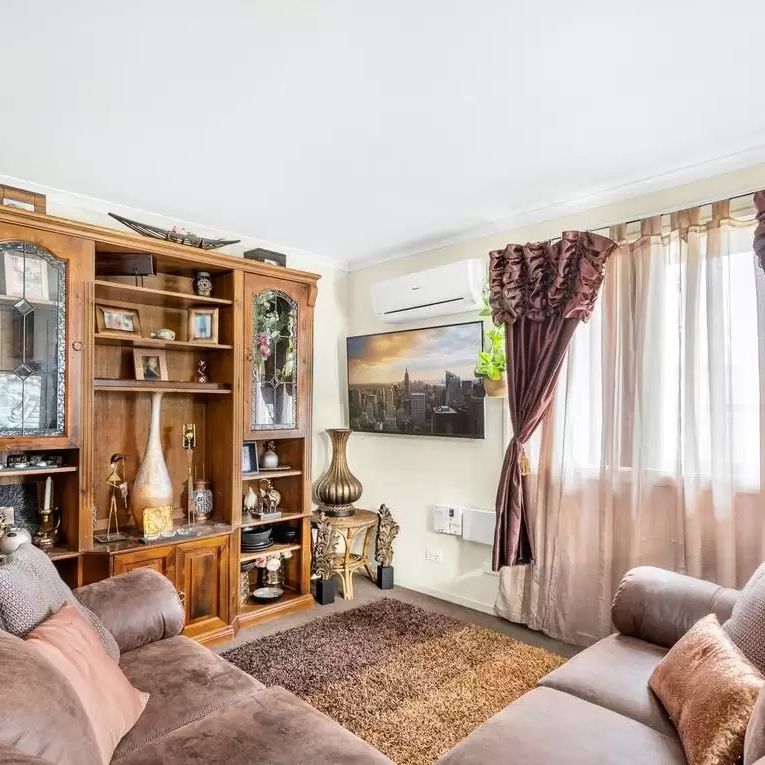 Low Maintenance - Photo 1