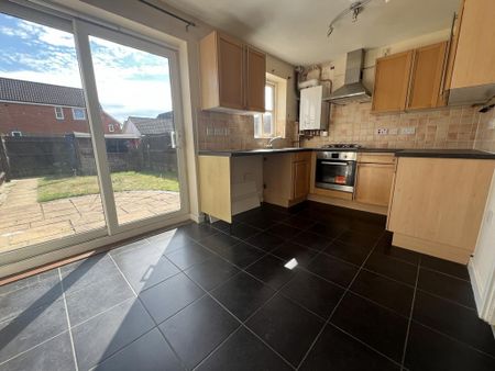 2 bedroom semi-detached house to rent - Photo 3
