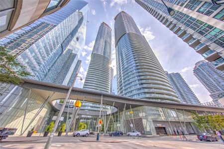 Private Basic - Waterfront Toronto - Photo 2