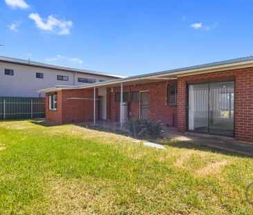 Four Bedroom Beachside Home&period; - Photo 5