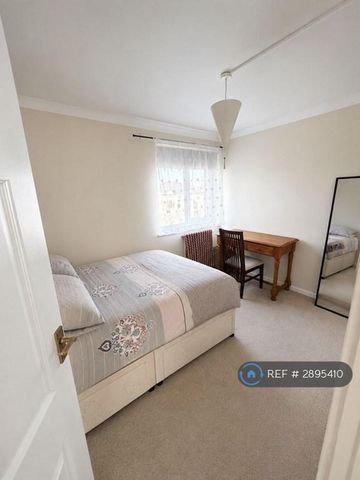2 bedroom penthouse to rent - Photo 3