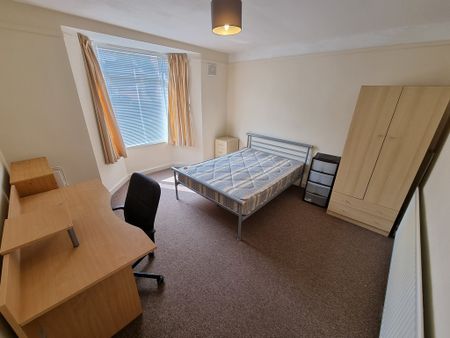 5 Bed Student Accommodation - Photo 3