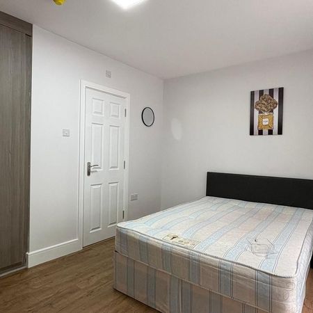 1 bedroom in a house share to rent - Photo 4