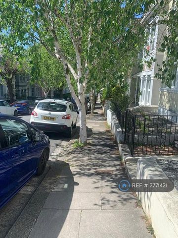 2 bedroom end of terrace house to rent - Photo 2