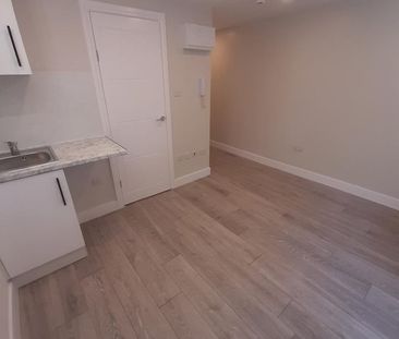 Studio Flat, Minster Rd, NW2 - Photo 1