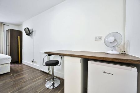 studio property to let - Photo 2