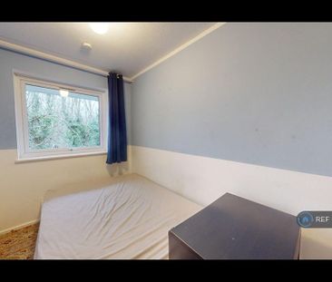 3 bedroom flat to rent - Photo 3