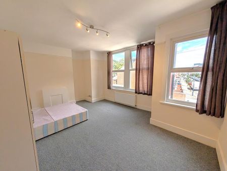 5 bedroom terraced house to rent - Photo 4