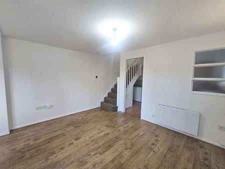 Chiltern Avenue, Farnborough, GU14 - Photo 2