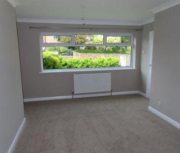 3 bedroom semi-detached bungalow to rent - Photo 1