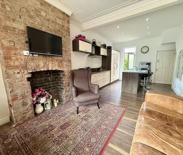 1 bedroom in a house share to rent - Photo 1