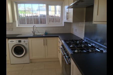 2 Bed Bungalow, Macdonald Road, N11 - Photo 5