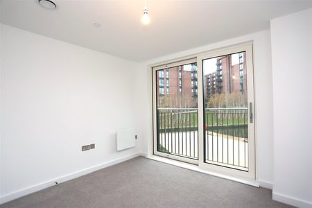 The Railings, Middlewood Locks - Photo 2