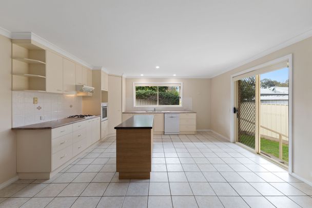 Spacious 2 Bedroom Unit In Thurgoona! - Photo 1