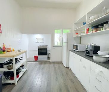 Furnished Room in Prime Red Hill Location - Photo 3