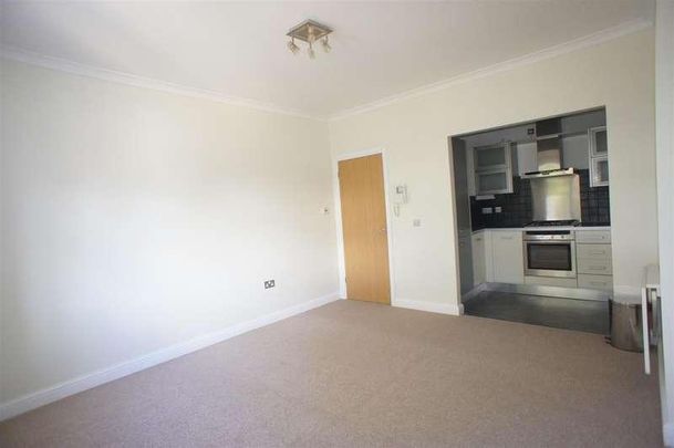 Heatley House, Lymm, WA13 - Photo 1