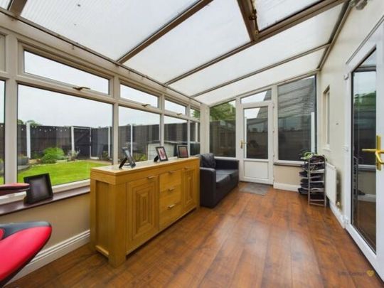 4 bedroom detached to let - Photo 1