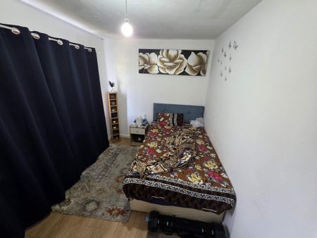 4 bedroom semi-detached house to rent - Photo 2